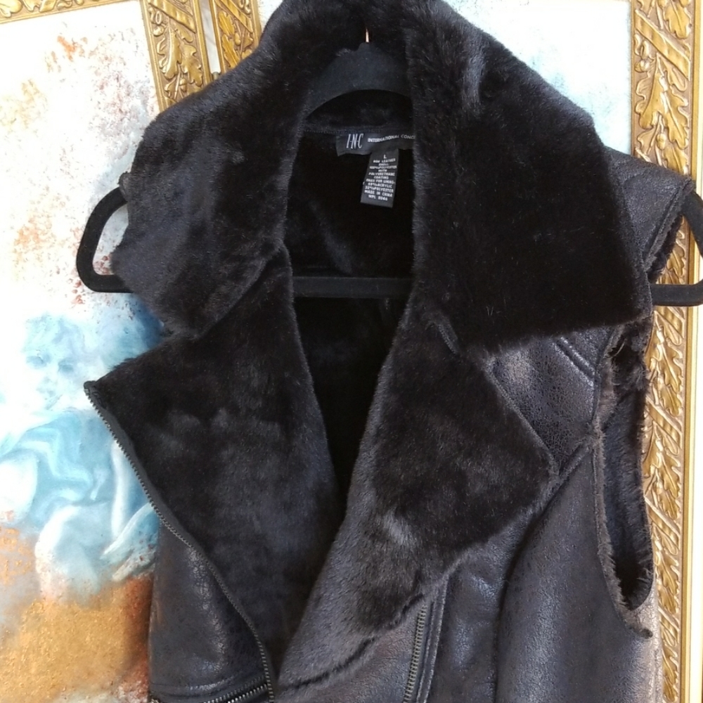 Vest - Picture 3 of 3